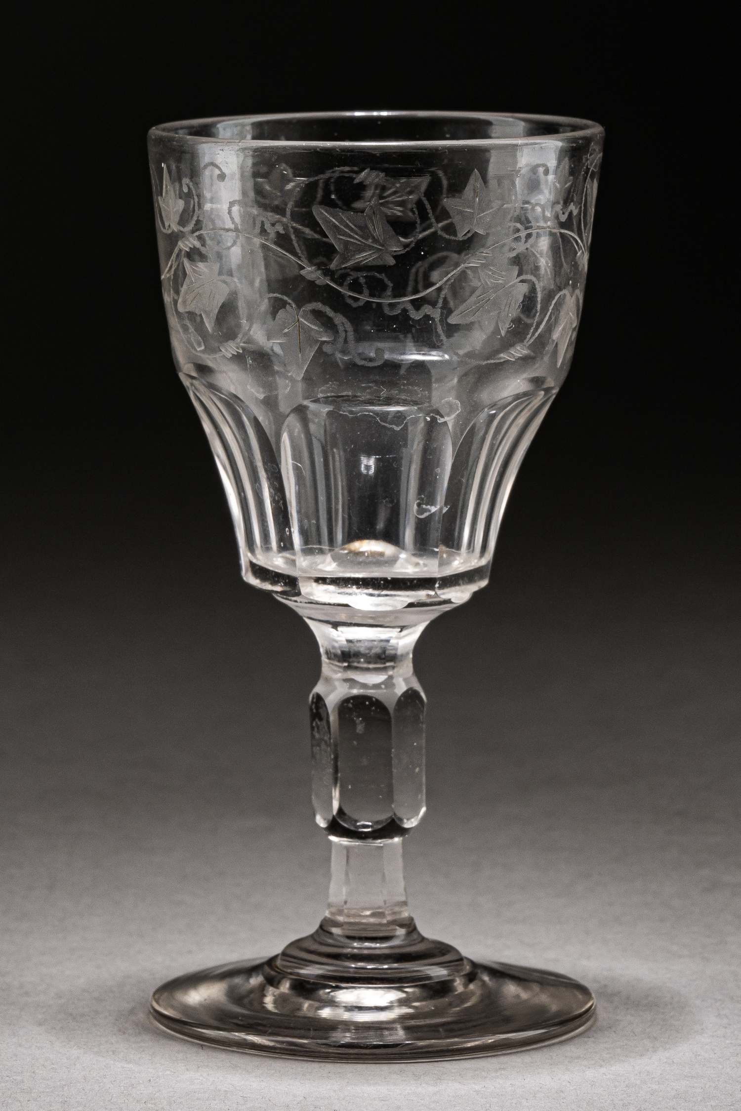 Рюмка из сервиза («Лондонский»).
Россия, Императорский фарфоровый завод. 1840-1850-е годы.