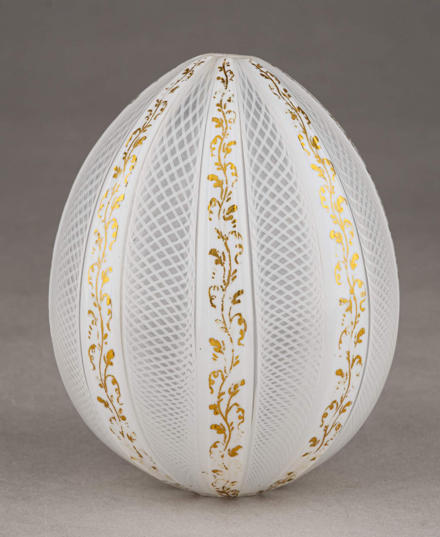 (ИСЗ) Пасхальное яйцо. Россия, Императорский Стеклянный завод, вторая половина XIX века.