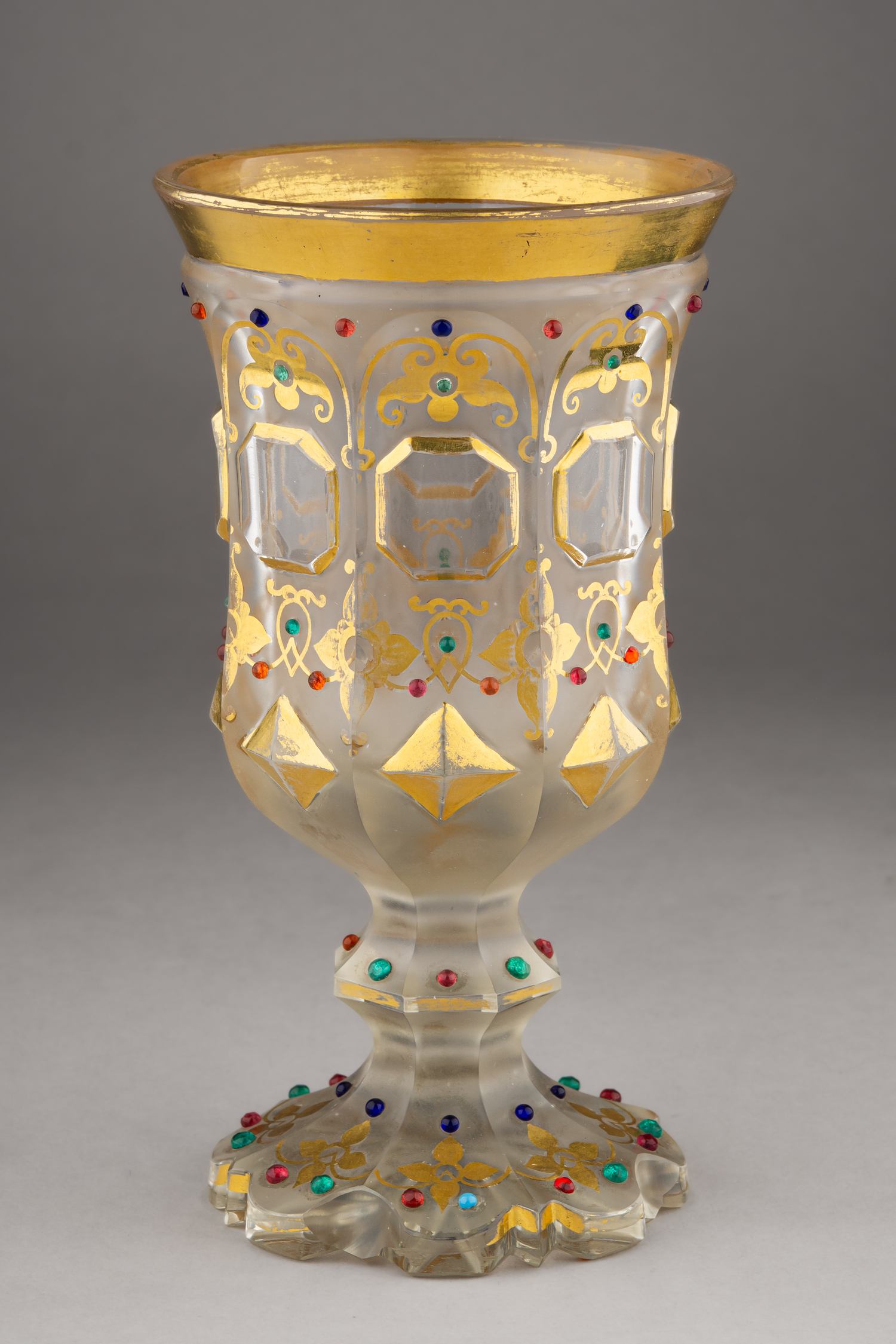 (С экспертизой )Кубок в стиле историзма.
Россия, Пензенская губерния, Никольско-Бахметевский Хрустальный завод, 1860-е годы.