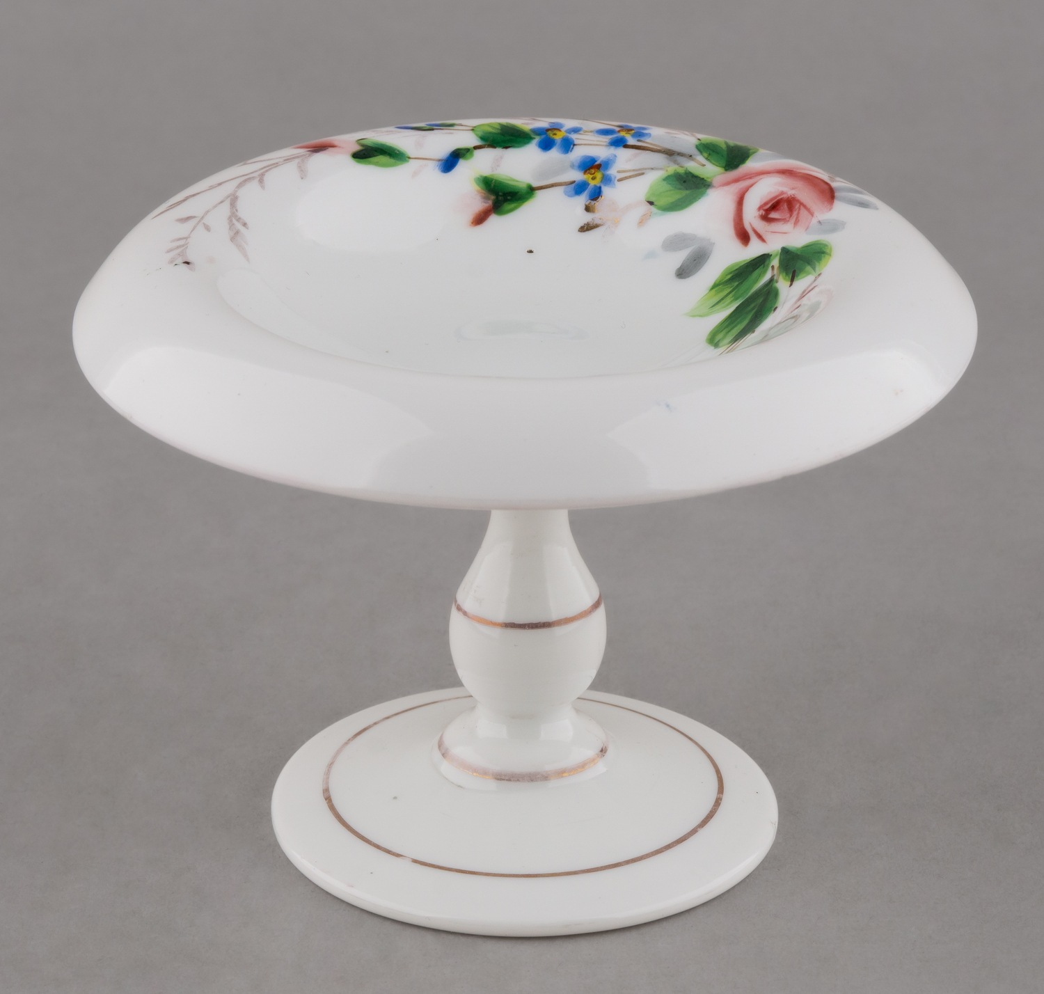 Ваза на ножке с цветочной композицией. Россия, Мальцовские заводы, Дятьковская фабрика. 1875-1894-ый год.