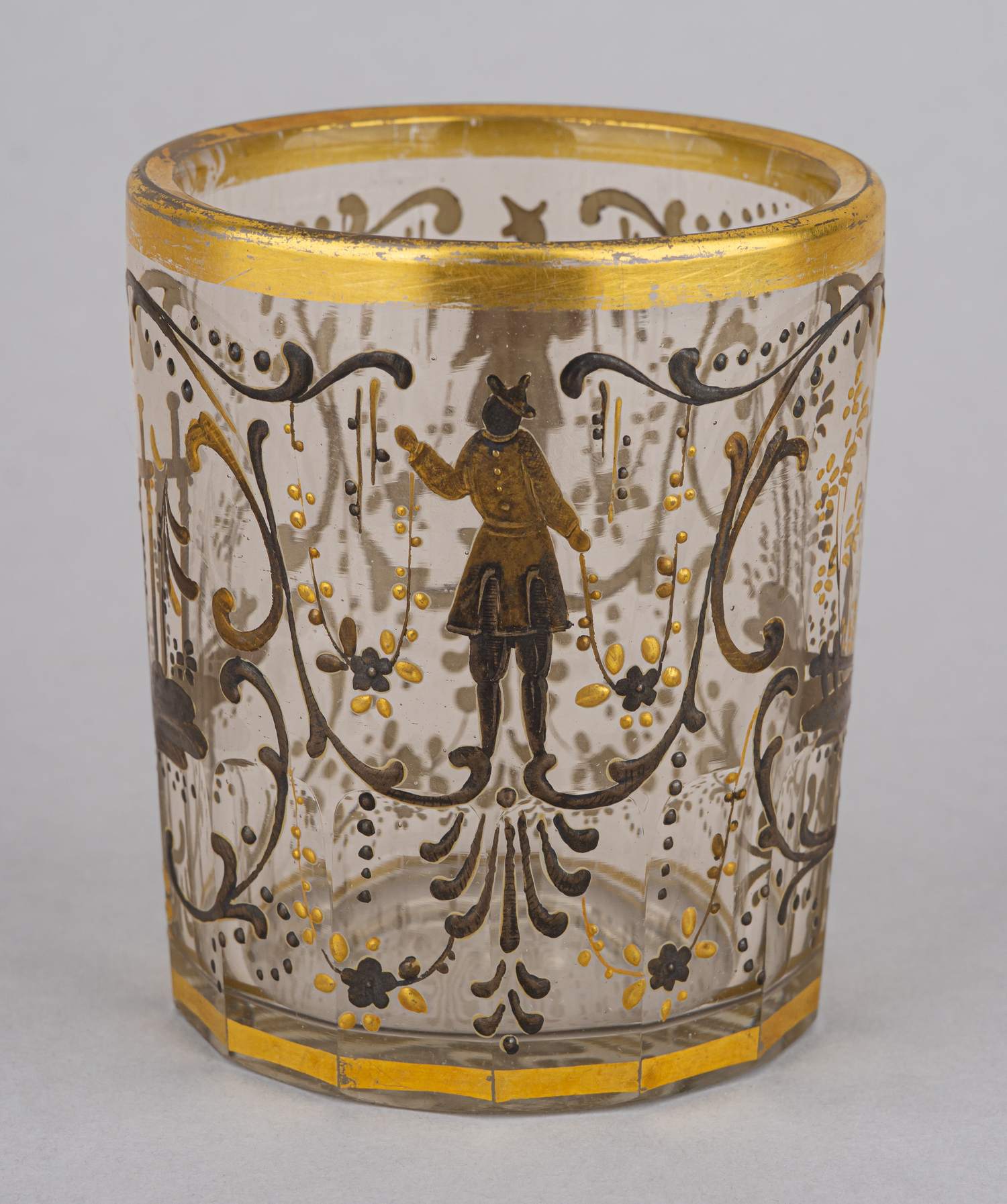 (ИСЗ) Стакан в стиле шинуазри с изображением китайца. 
Россия, Императорский стеклянный завод, 1820–1830 годы.