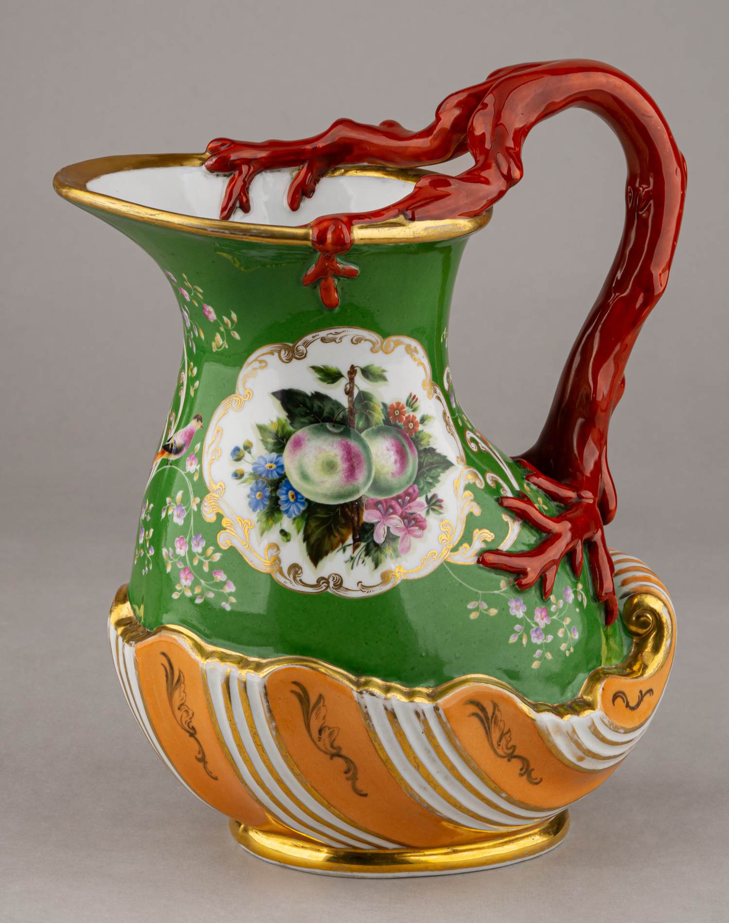 (Гарднер) Кувшин в форме аска с изображением натюрморта. 
Россия, Фабрика Гарднера в Вербилках, 1840-е–1860-е годы.