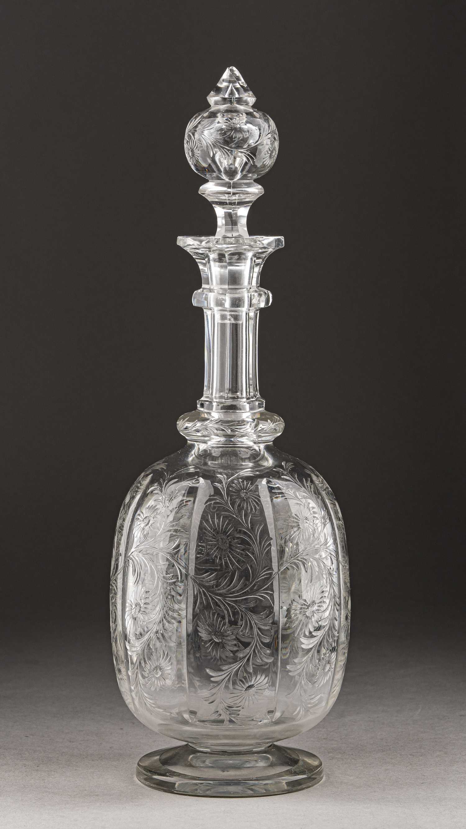 Графин из сервиза с цветочными гирляндами.
Россия, Гусевской хрустальный завод, 1880-1900 годы.