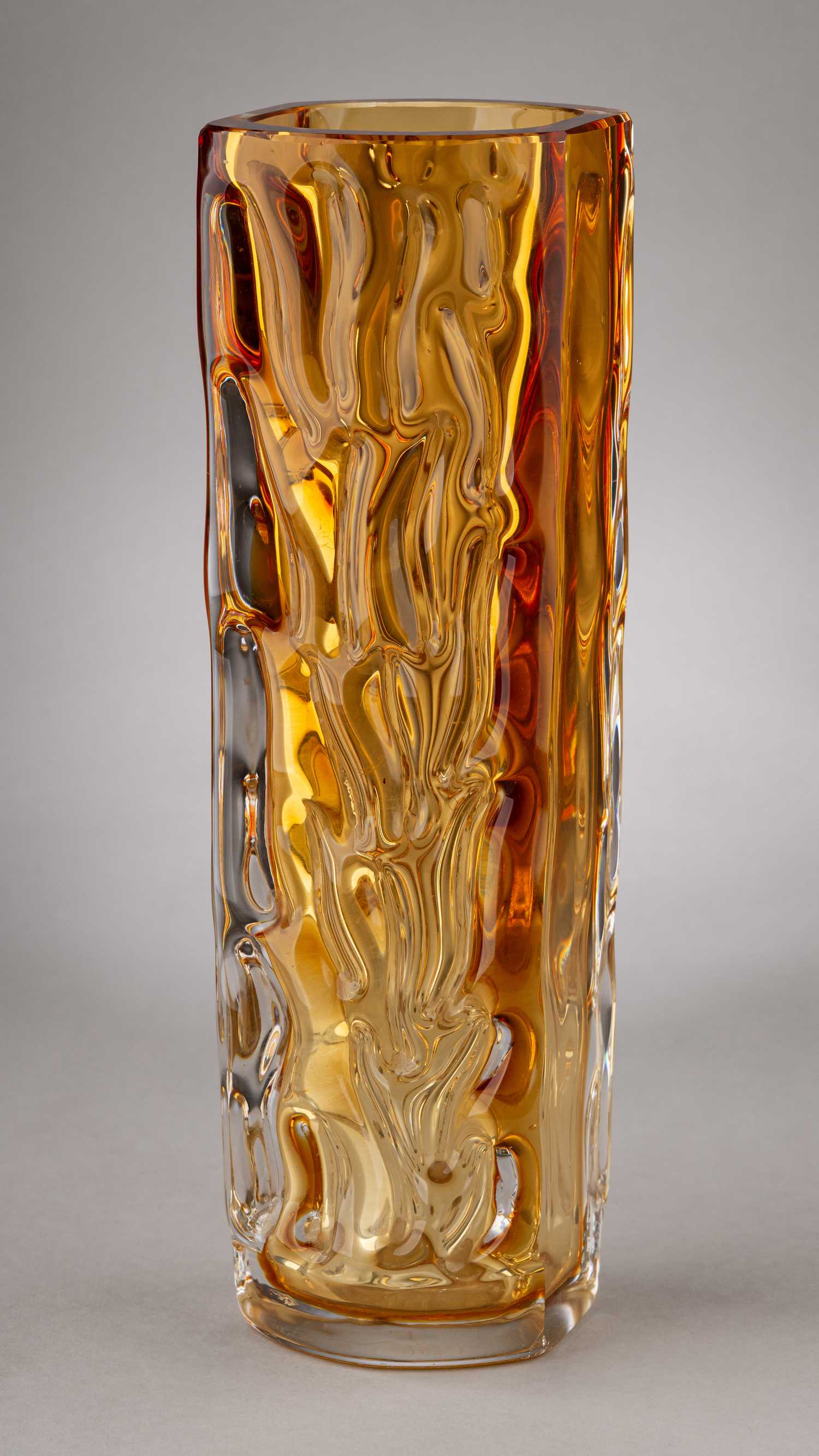 (ЛЗХИ) Ваза «Кора». СССР, Ленинградский завод художественного стекла, автор П.И. Зинченко, 1960-е -1970-е годы.