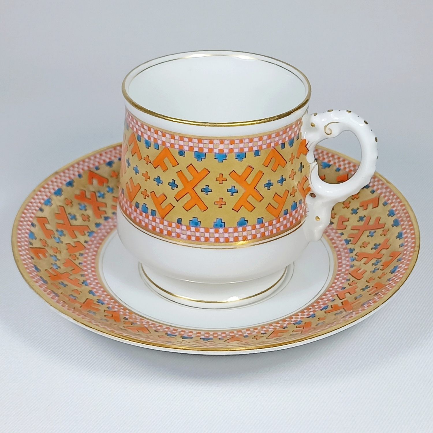 (Корниловы)Чайно-кофейная пара с орнаментом в русском стиле.
Российская Империя, Санкт-Петербург, Завод Братьев Корниловых, 1890-1900-е годы.