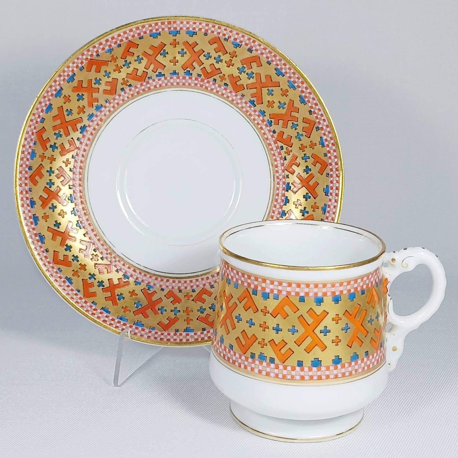 (Корниловы) Чайно-кофейная пара с орнаментом в русском стиле.
Российская Империя, Санкт-Петербург, Завод Братьев Корниловых, 1890-1900-е годы.