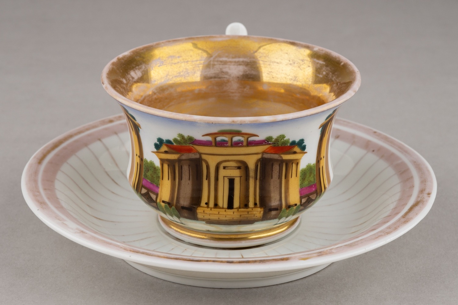 (Завод Тереховых и Киселева) Чайная пара с изображением дворца. 
Россия, Фабрика Тереховых и Киселева, 1830-е– 1840-х годов.