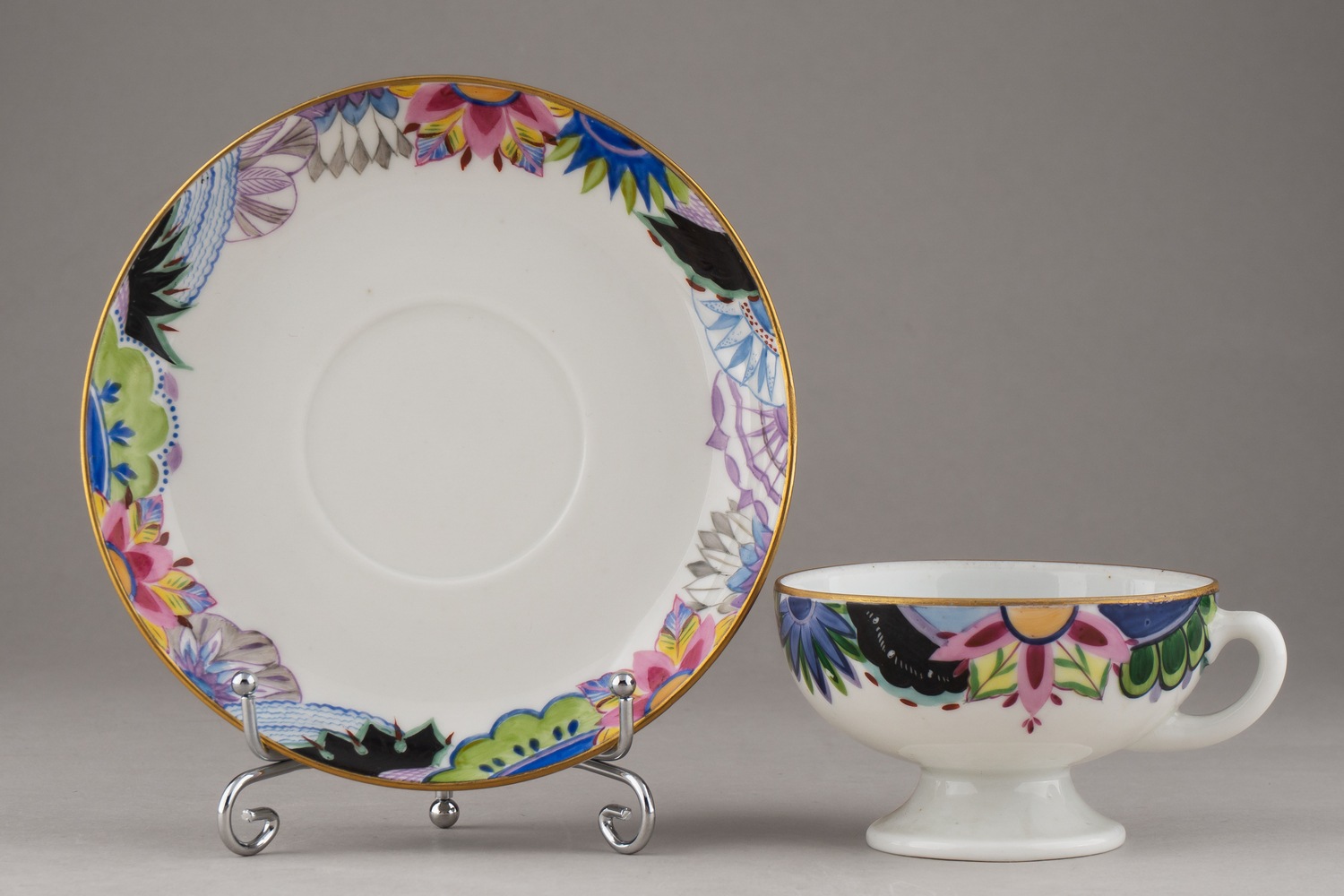 (ГФЗ) Чашка с блюдцем  с изображением  фантазийных  цветов.
СССР, Государственный фарфоровый завод, 1920-е годы.