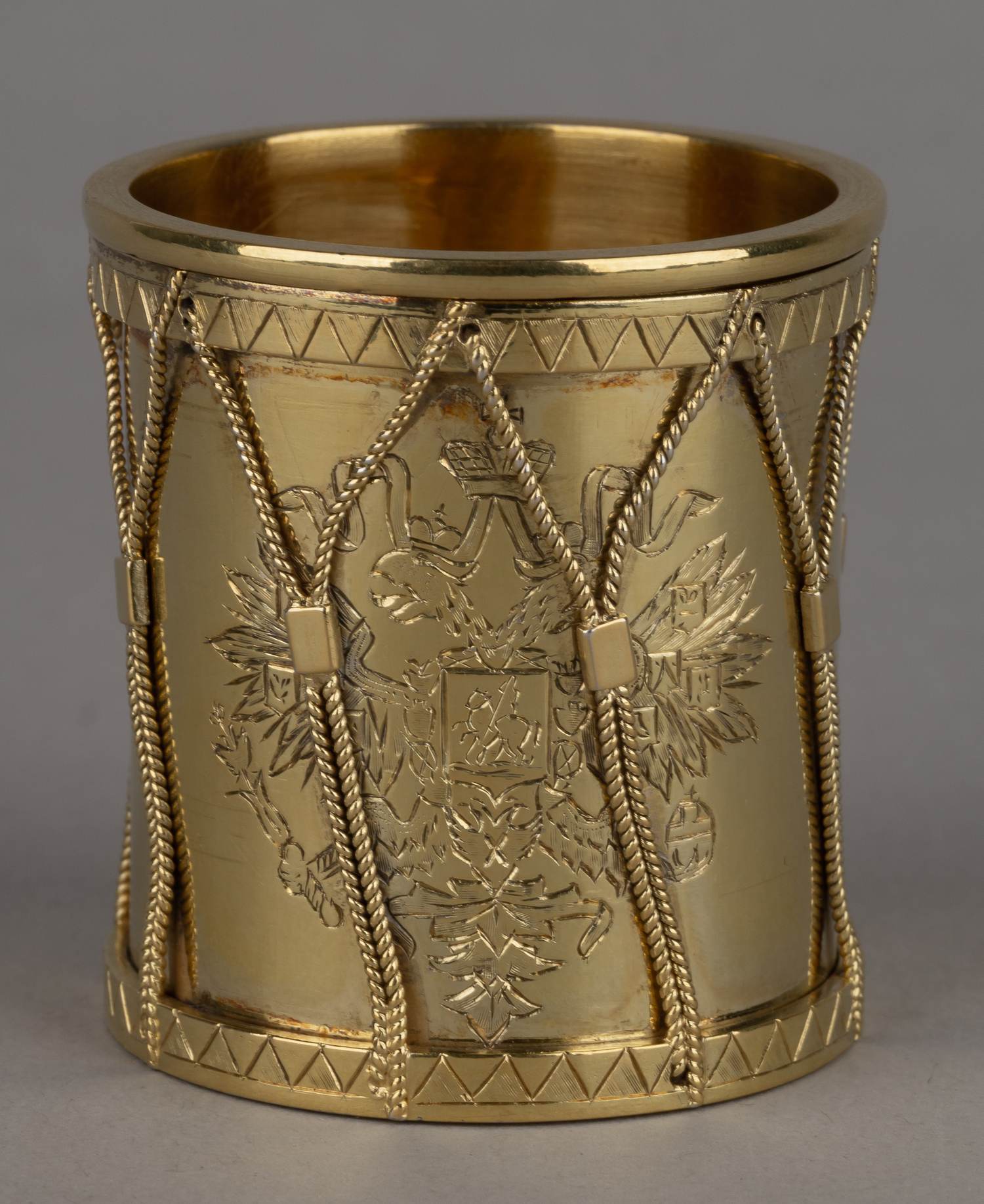 Полковая чарка «Барабан» с изображением государственного герба.
Россия, Санкт-Петербург, мастер Карл Экквист, 1859 год.