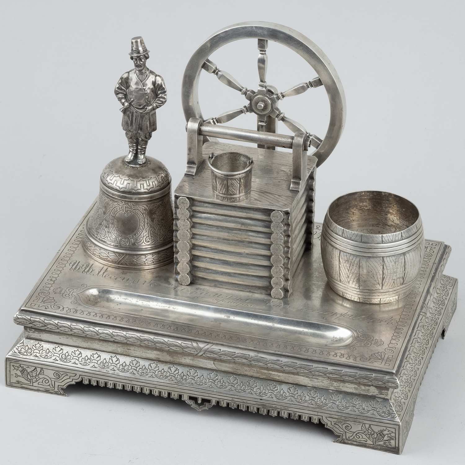 Письменный прибор в неорусском стиле с изображением крестьянина у колодца.
Россия, Москва, фирма Петра Милюкова, 1888 г. Подарок известному дворянину Нижегородской губернии И.И. Мессингу.