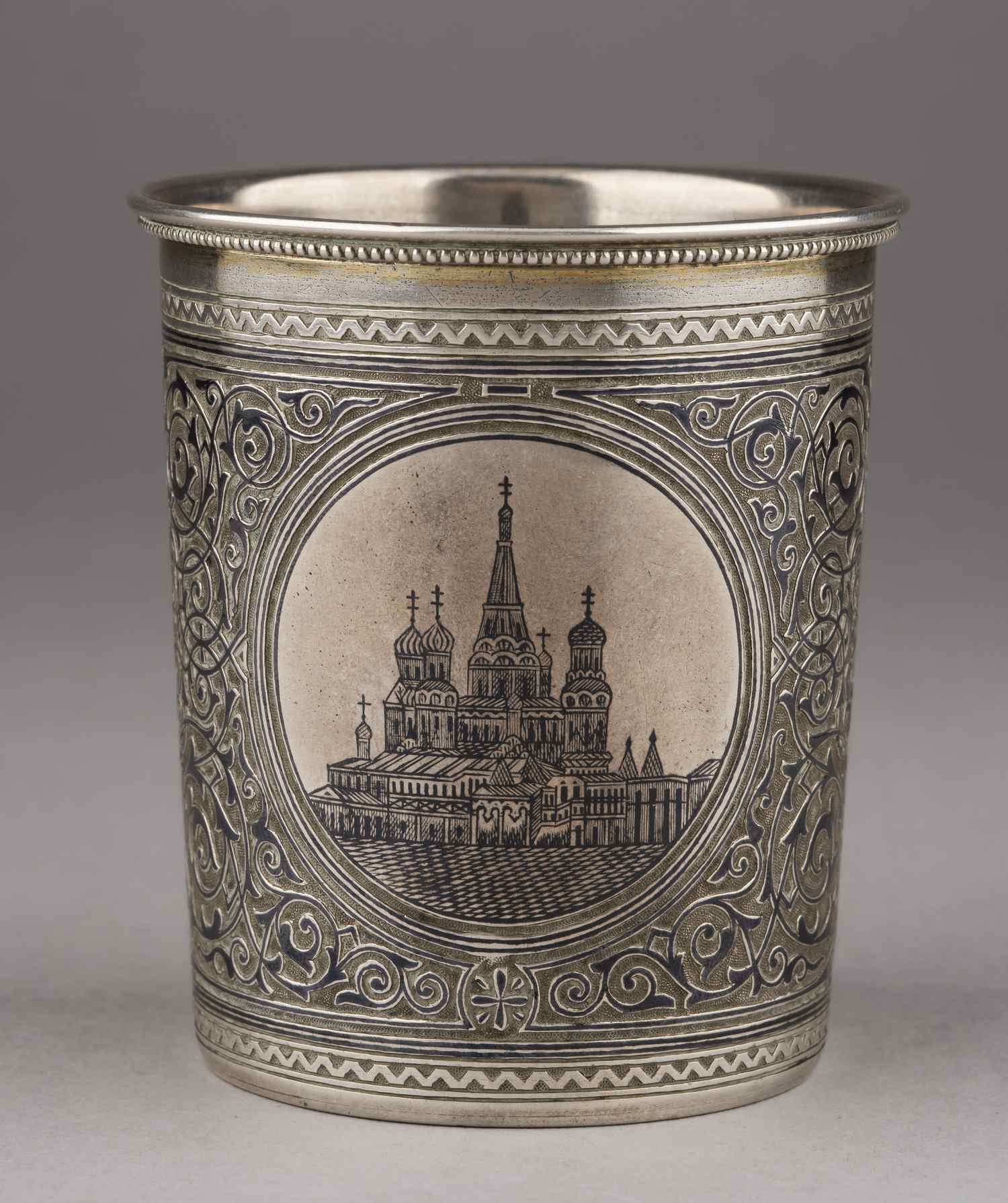 (В. Семенов)  Стопа с изображением видов Московского  Кремля и собора Василия Блаженного.
Россия, Москва, фабрика Василия Семенова, 1883.