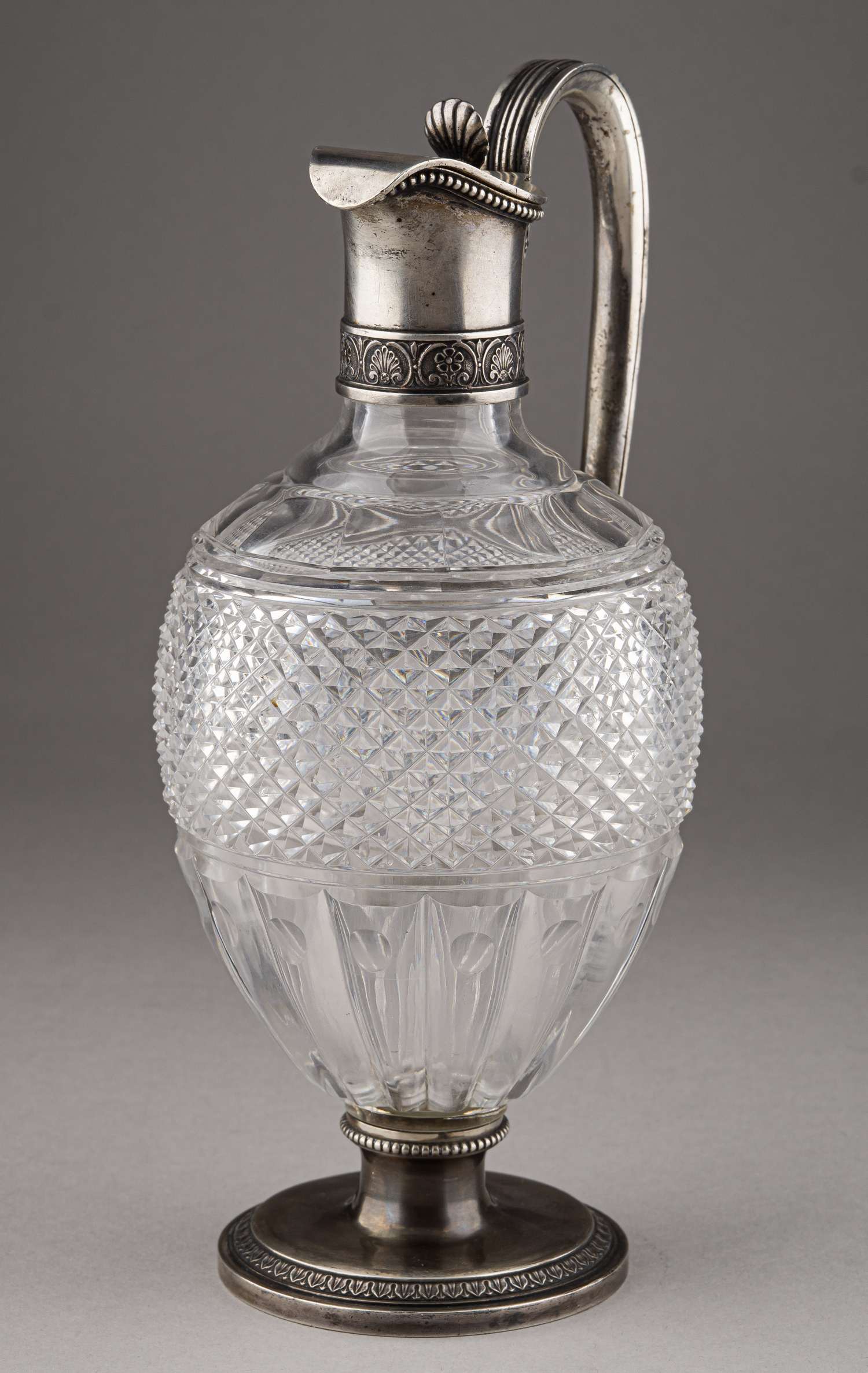(Фаберже) Графин в серебряной оправе. 
Россия, Москва, фирма Поставщика Высочайшего Двора К. Фаберже, 1908-1917 годы.