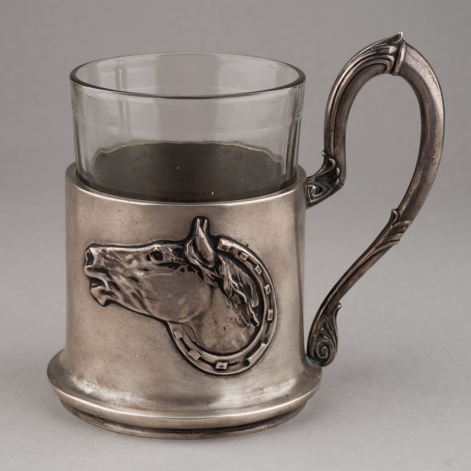 Подстаканник с изображением  лошади и подковы. 
Россия, Москва, мастерская Абросимова П.Е., 1908.