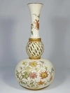 (Royal Worcester) Ваза с изображением цветов, из серии «Blush Ivory».
Англия, завод Royal Worcester, 1889.
