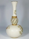 (Royal Worcester) Ваза с изображением цветов, из серии «Blush Ivory».
Англия, завод Royal Worcester, 1889.