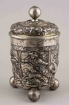 (1797) Кружка с крышкой с изображением сцен охоты на оленя. 
Россия, Санкт-Петербург, мастер-монограммист «А.З», 1797.