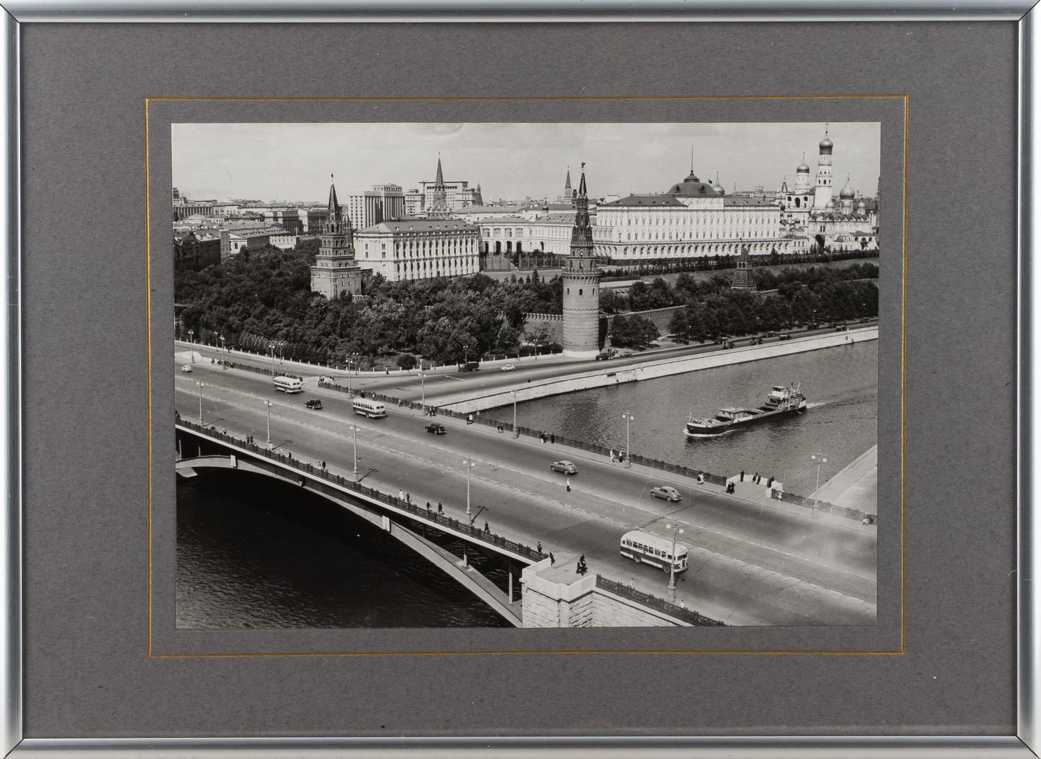 Фотография. Москва. Вид на Кремль и Большой Каменный мост. СССР, середина XX века.