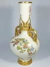 (Royal Worcester) Ваза с изображением цветов из серии «Blush Ivory». Англия, завод Royal Worcester, 1885-1889-е годы.