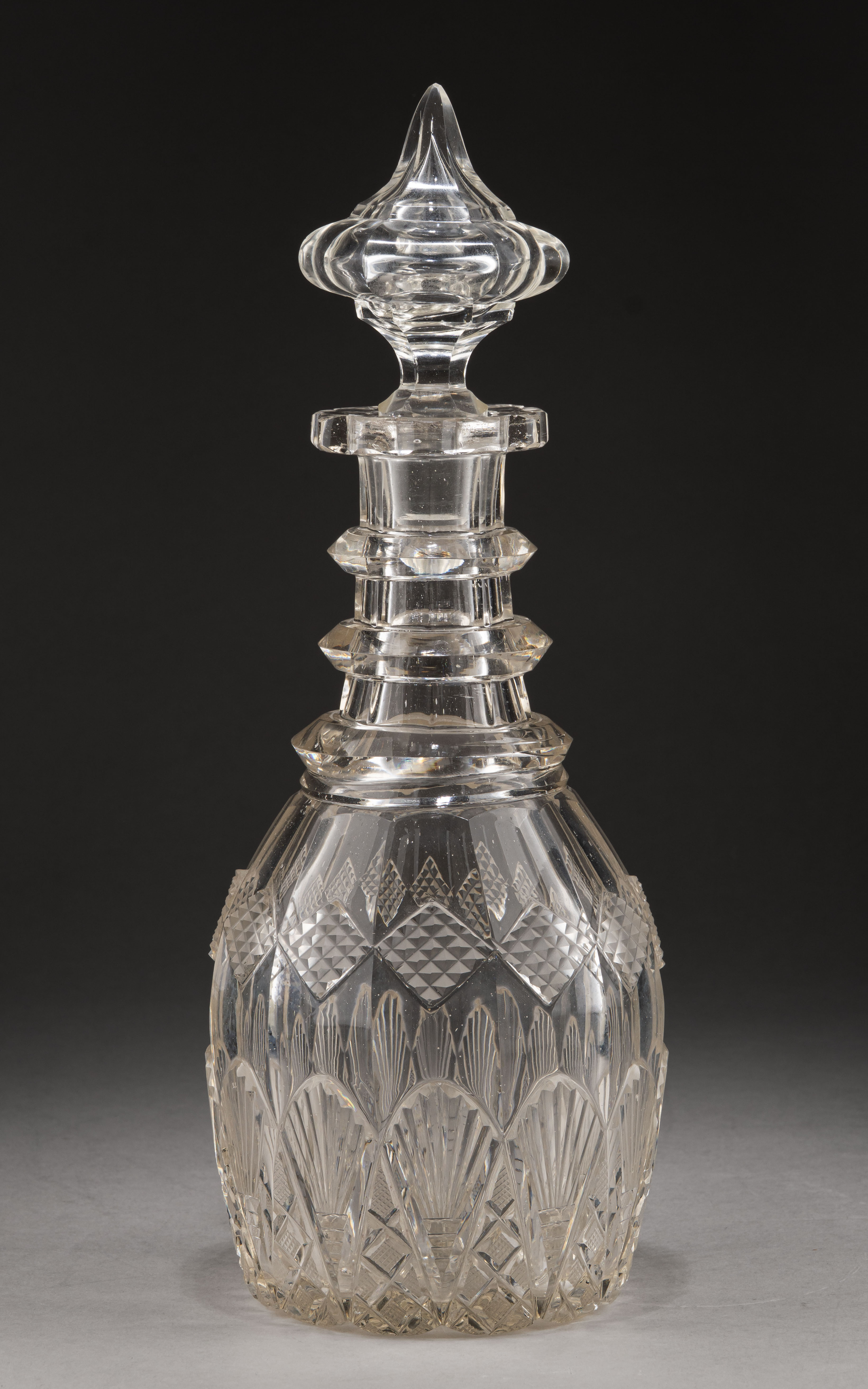 Графин прозрачного стекла с пальметтами. Россия, Императорский стеклянный завод, первая половина XIX века.