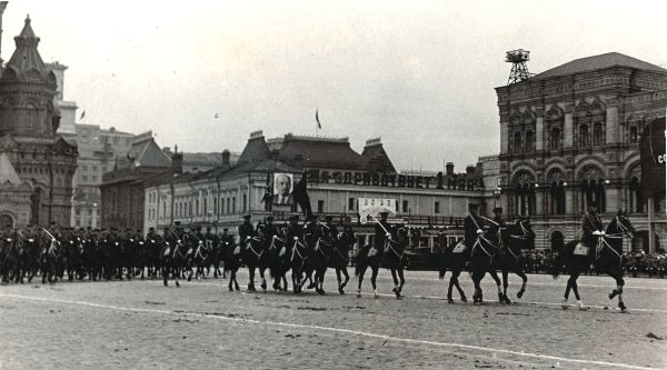 Халип Я.Н. Фотография «Кавалеристы на параде 1 мая 1938 года».