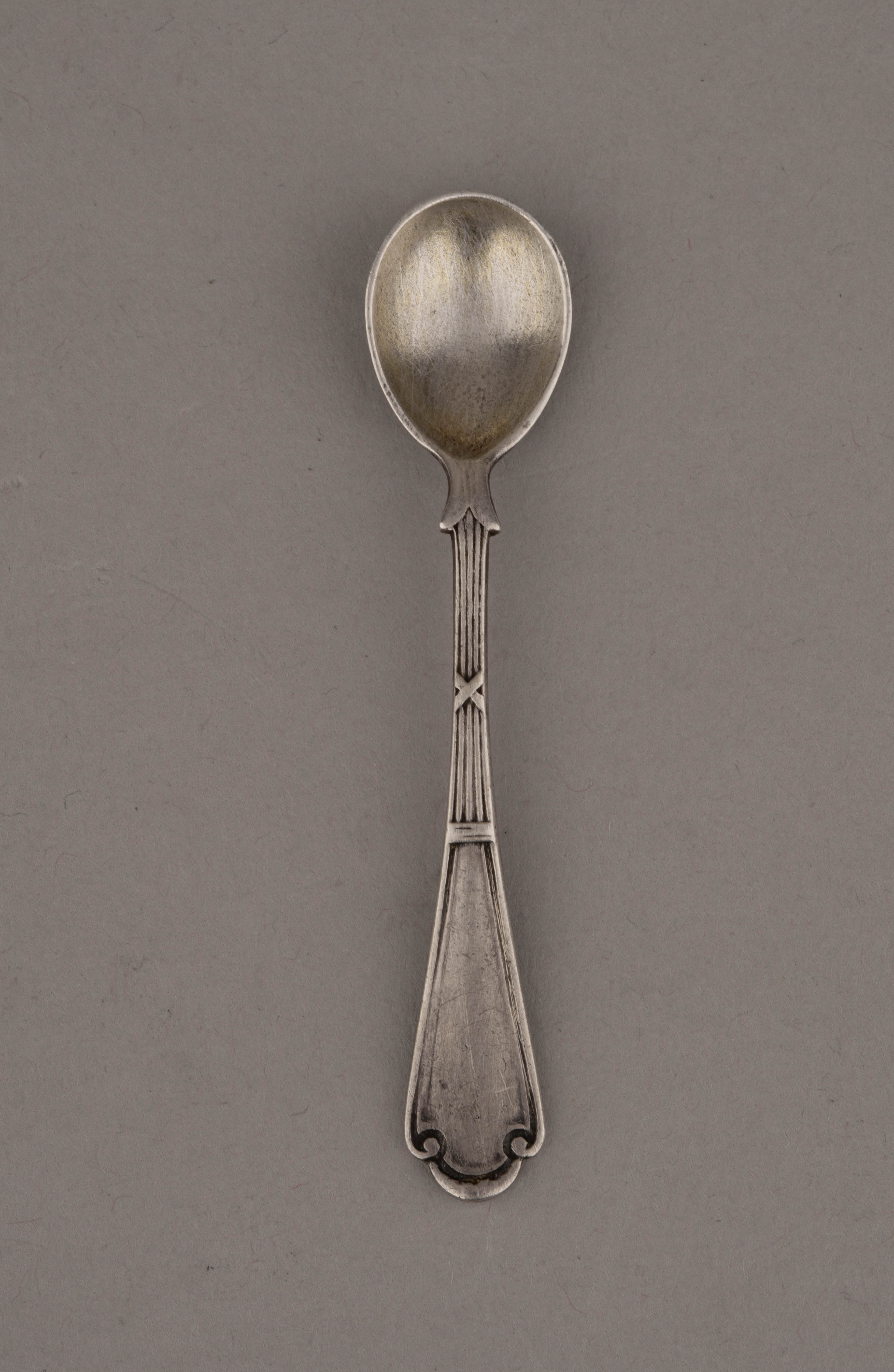 (Фаберже) Солонка с ложкой.
Россия, Москва, фирма Поставщика Высочайшего двора К. Фаберже, 1899–1908 годы.